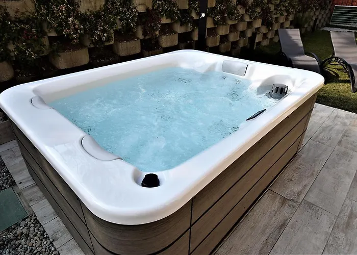 Fiordaliso Bellagio Wild Flowers - Hot Tub *